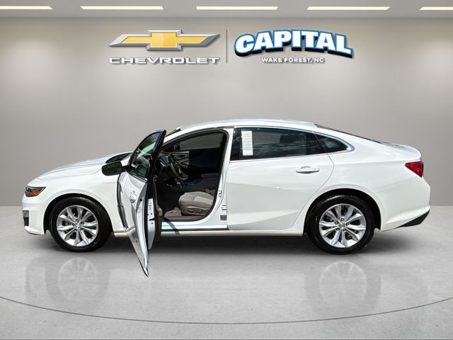 Used 2025 White Chevrolet LT image 9