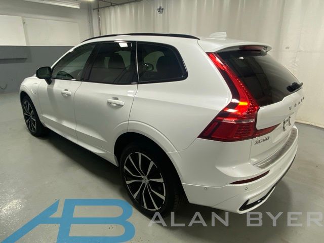  2023 Volvo XC60 Recharge T8 Plus Dark Theme eAWD   