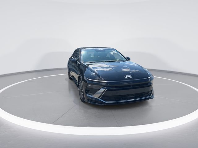 Used 2025 Black Hyundai Limited image 3
