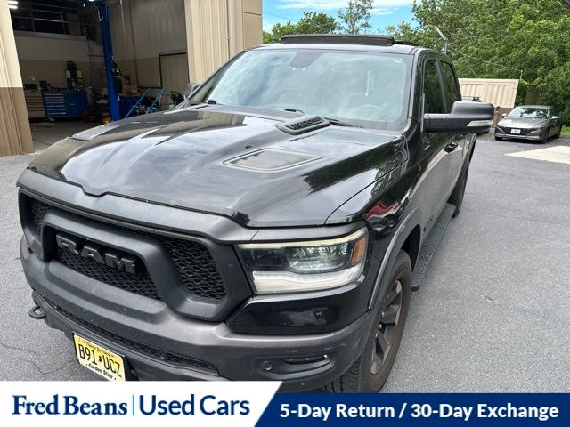 Diamond Black Crystal Pearlcoat 2019 RAM 1500 Pickup Truck Four-Wheel Drive 8-Speed Automatic