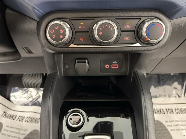 2025 Super Black Metallic Nissan Versa 1.6 SV FWD Sedan
