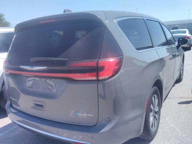 2022 Chrysler Pacifica Hybrid Touring L 3