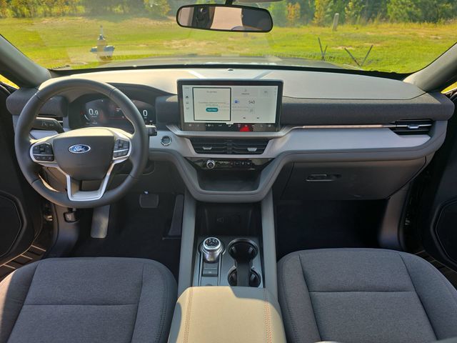 New 2027 Gray Ford 4DR RWD ACTIVE image 10