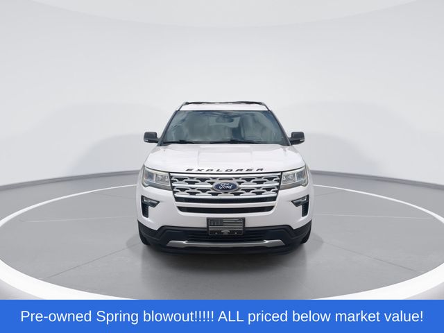 Used 2019 White Platinum Clearcoat Metallic Ford XLT image 3