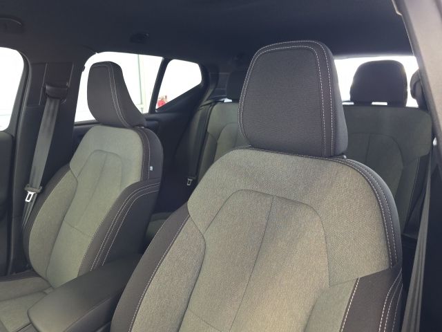 Used 2023 Volvo XC40 B5 Core 4D Sport Utility