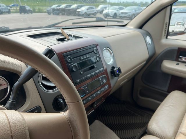 Used 2005 Red Ford XLT image 15