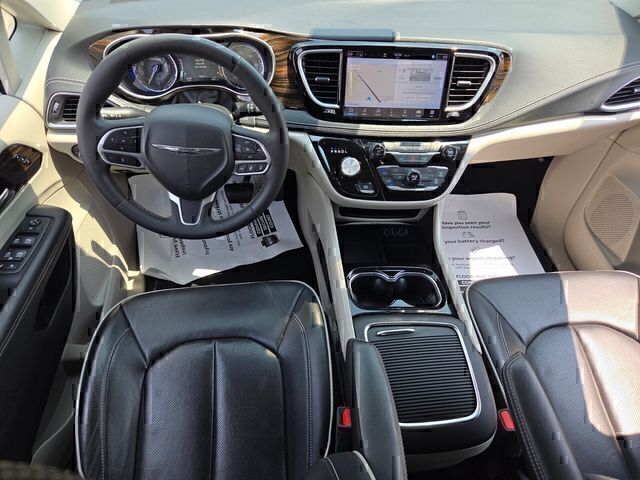 Used 2024 Chrysler Pacifica Van