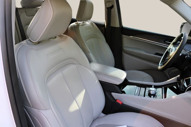 Used Car 2023 Jeep Grand Cherokee  Overland For Sale Under $40,000 In Austin, Texas