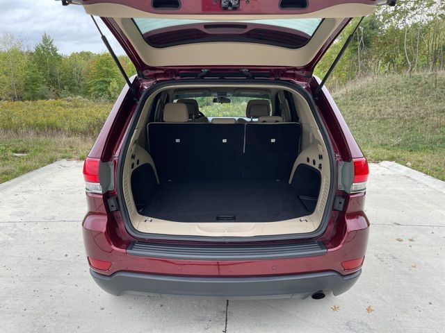 2018 Jeep Grand Cherokee Laredo 18