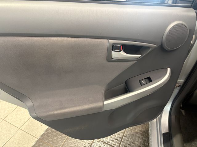 Used 2010  Toyota I image 22