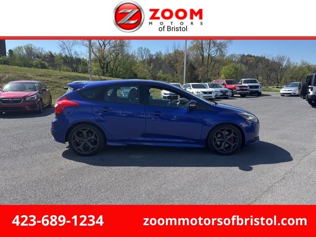 Blue 2013 Ford Focus ST Hatchback Front-Wheel Drive 6-Speed Manual