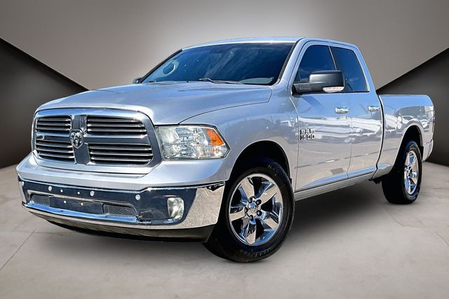 Bright Silver Clearcoat Metallic 2018 RAM 1500 Pickup Truck Four-Wheel Drive 8-Speed Automatic