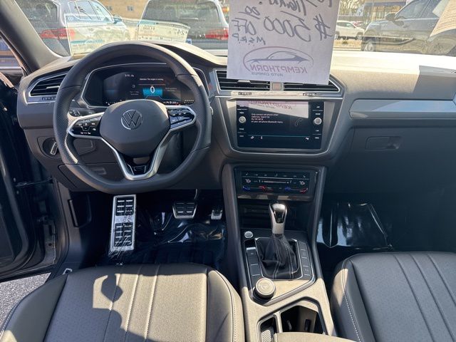 2024 Volkswagen Tiguan 2.0T SE R-Line Black photo