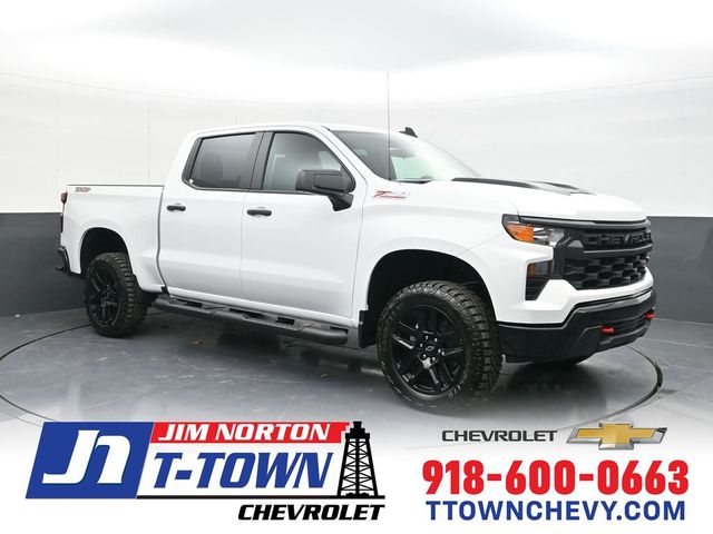 Summit White 2026 Chevrolet Silverado 1500 Custom Trail Boss Crew Cab 4WD Pickup Truck Four-Wheel Drive Automatic