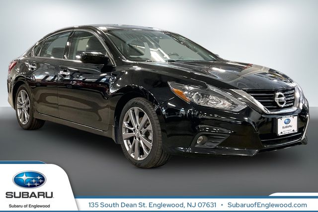 Super Black Clearcoat 2018 Nissan Altima Sedan Front-Wheel Drive Continuously Variable Transmission
