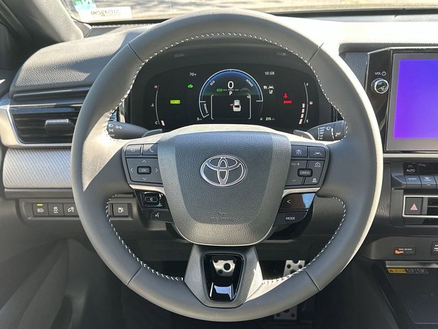 2025 Toyota Camry SE 8