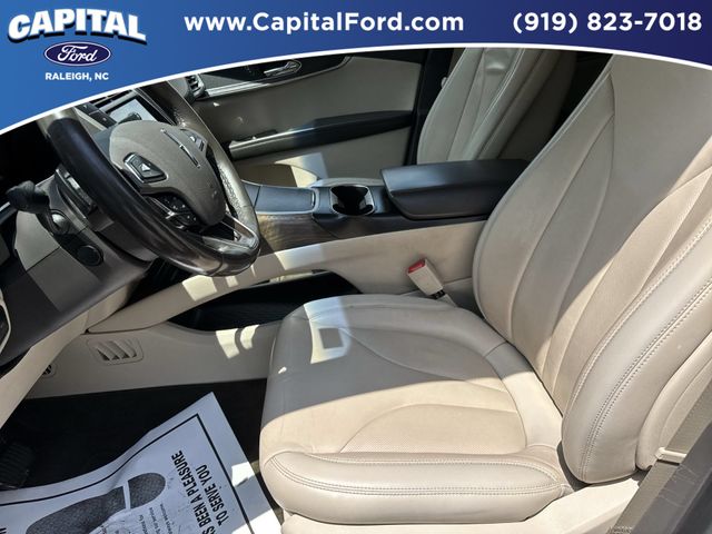 Used 2018 Red Lincoln Select image 19