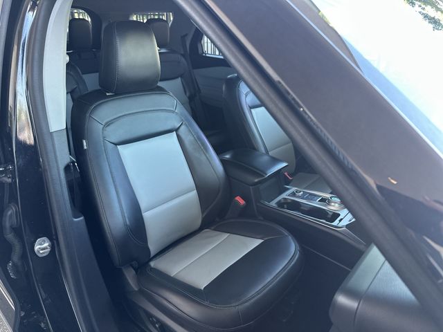 Used 2022 Black Ford XLT image 26