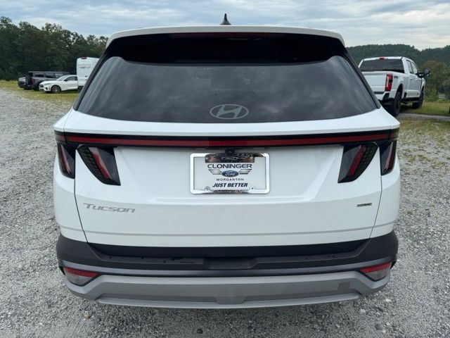 Used 2025 White Hyundai SEL Convenience image 5