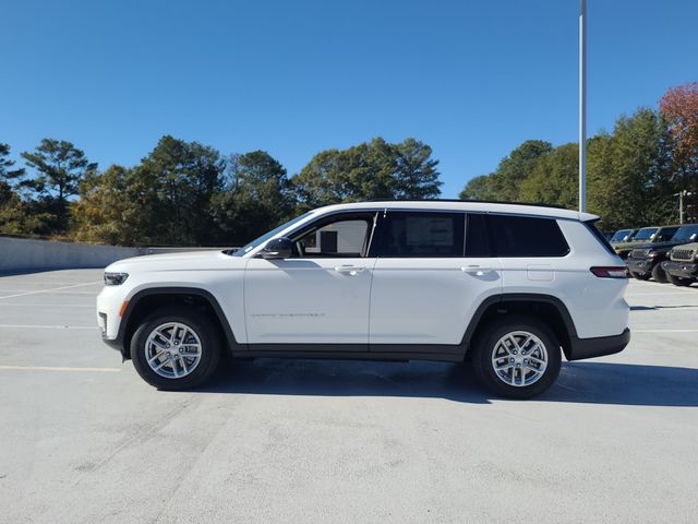 New 2025 White Jeep Laredo image 20
