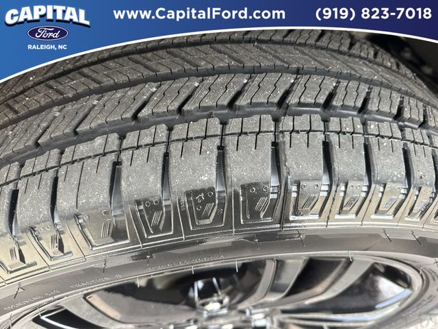 Used 2024 White Ford Lariat image 14