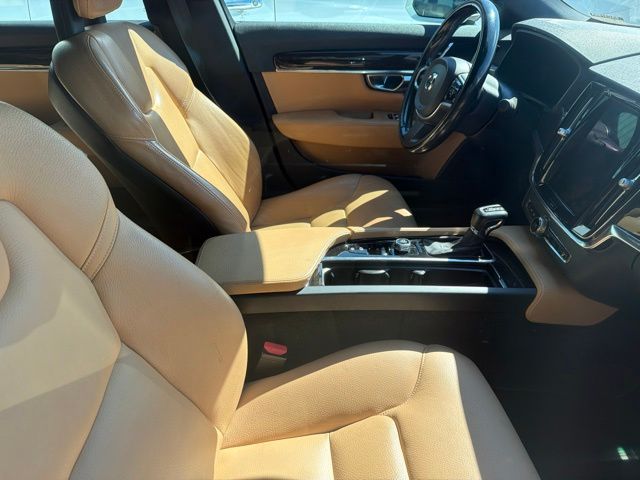 Used 2018 White Volvo T5 Momentum image 9