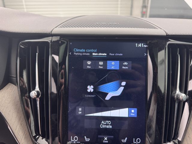 2019 White Volvo XC60 T6 Inscription AWD SUV