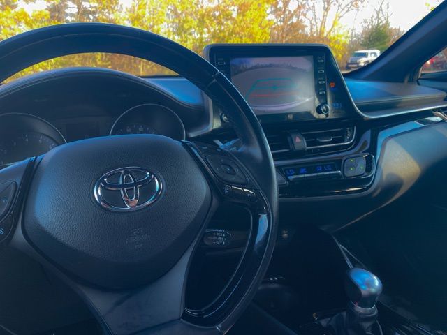 2019 Toyota C-HR XLE 29