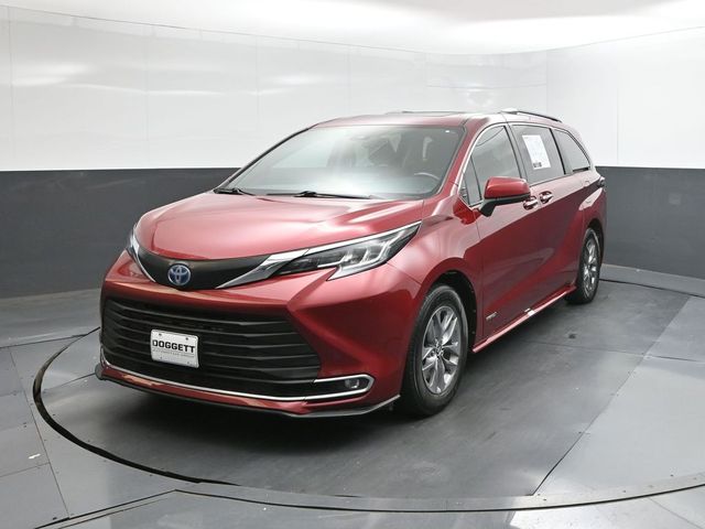 2021 Toyota Sienna XLE 7-Passenger FWD