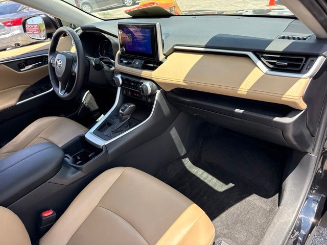 2025 Toyota RAV4 XLE Premium - Photo 14