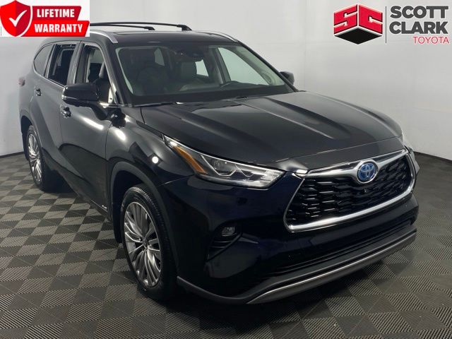 2023 Toyota Highlander Hybrid Platinum