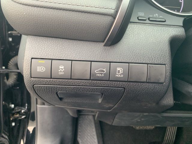 2023 Toyota Camry Hybrid LE photo