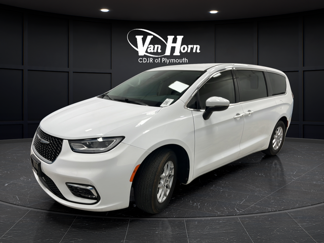 Used 2023 Bright White Clearcoat Chrysler Touring L image 3