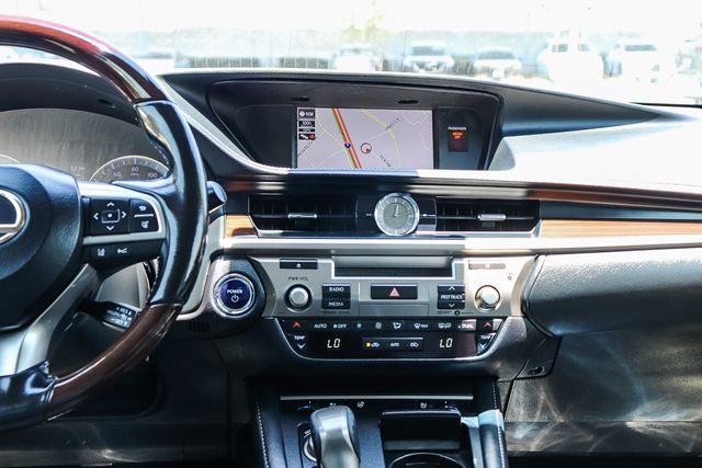 Used 2018 Silver Lexus 300h image 15
