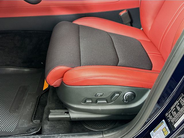 Thumbnail: 2025 Genesis GV70 - 21