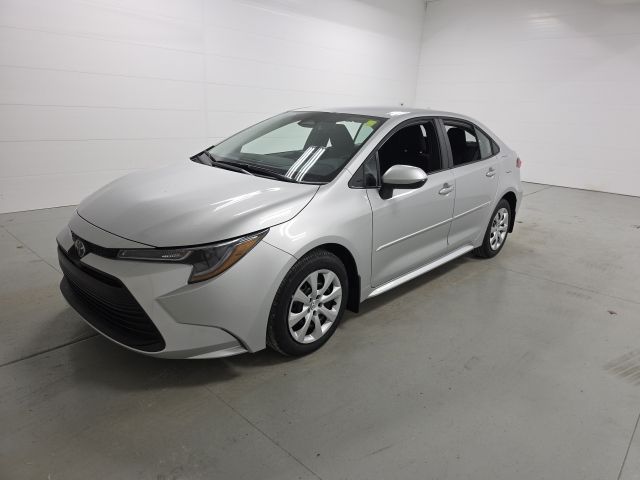 2026 Toyota Corolla LE photo 3