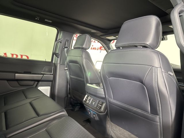 2025 White Ford F-150 Lariat 4X4 Truck