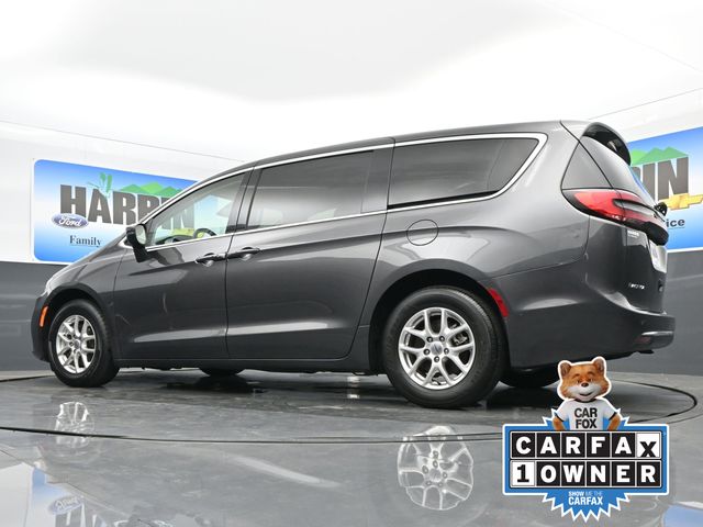 2023 Chrysler Pacifica Touring L photo