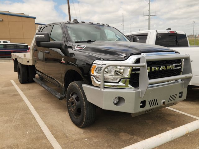 Diamond Black Crystal Pearlcoat 2023 RAM 3500 Chassis Tradesman Crew Cab LB DRW 4WD Pickup Truck Four-Wheel Drive 6-Speed Automatic