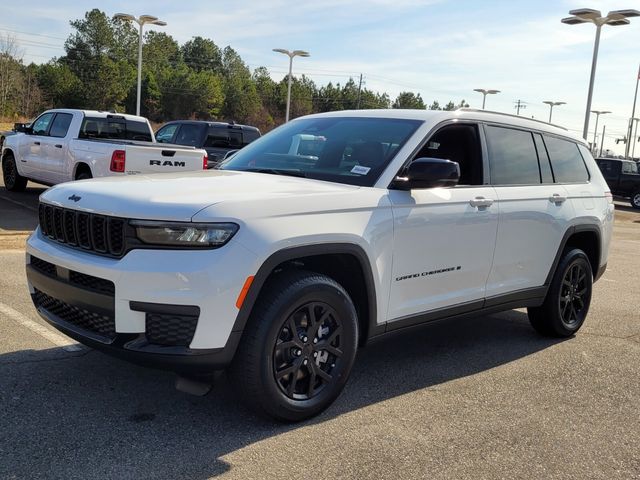New 2024 White Jeep Altitude X image 3
