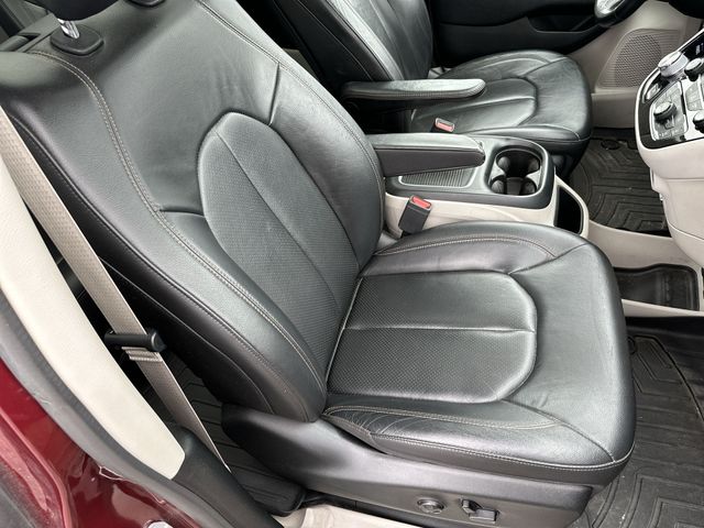 Used 2018 Red Chrysler Touring L Plus image 28