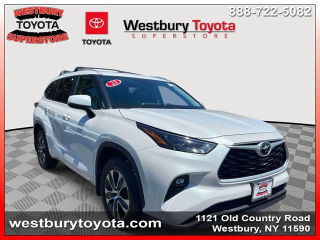 Pearl 2023 Toyota Highlander XLE AWD SUV / Crossover All-Wheel Drive 8-Speed Automatic