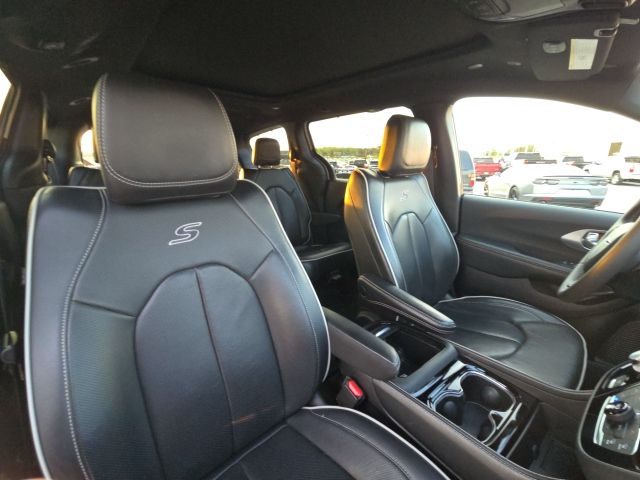 2025 Chrysler Pacifica Limited:B02253