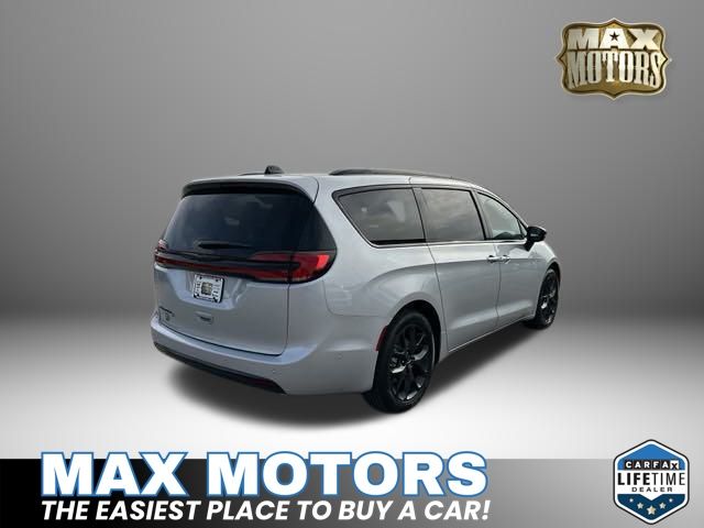 2024 Chrysler Pacifica Touring L 8