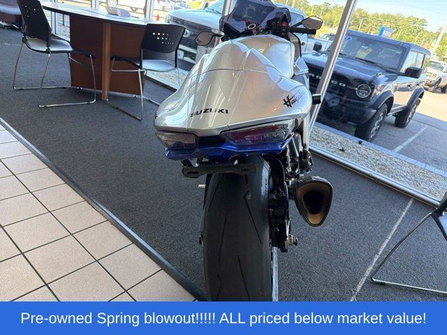 Used 2025 Silver Suzuki R image 7
