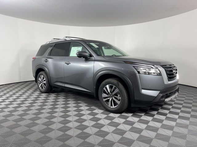 2024 Nissan Pathfinder SL 2