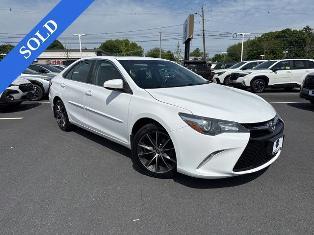 Super White 2015 Toyota Camry XSE Sedan Front-Wheel Drive 6-Speed Automatic