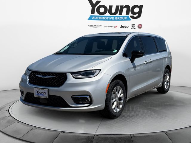 Silver Mist Clearcoat 2026 Chrysler Pacifica Minivan All-Wheel Drive 9-Speed Automatic