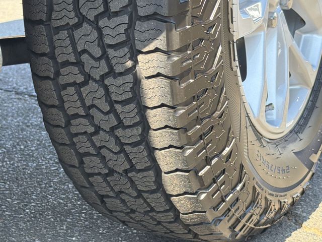 Used 2023 Silver Jeep Sport S image 17