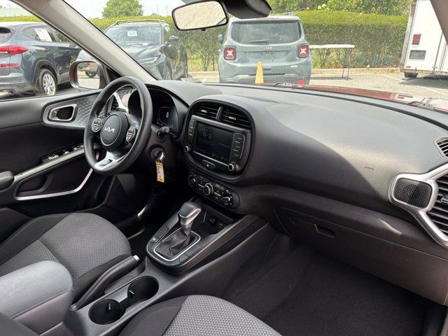 2024 Kia Soul LX - Photo 18